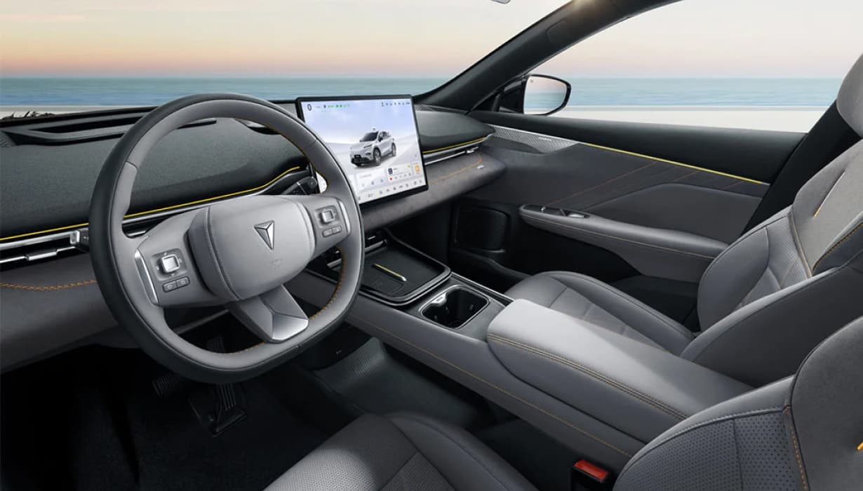 Pantalla tactil de infoentretenimiento a color de 15.4".