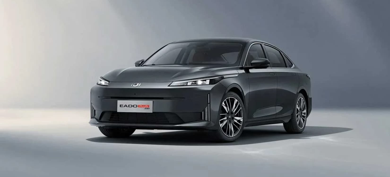 Faros delanteros full LED con encendido automatico.