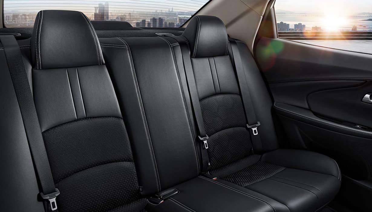 Asientos ergonomicos con tapizado combinado en ecopiel.