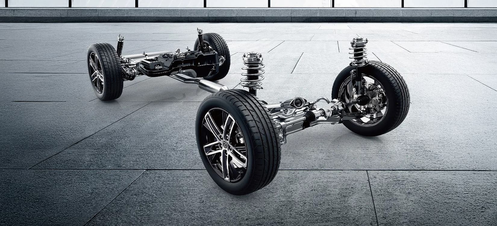 Frenos de disco ventilado delanteros y de disco traseros con sistema antibloqueo de frenos ABS.